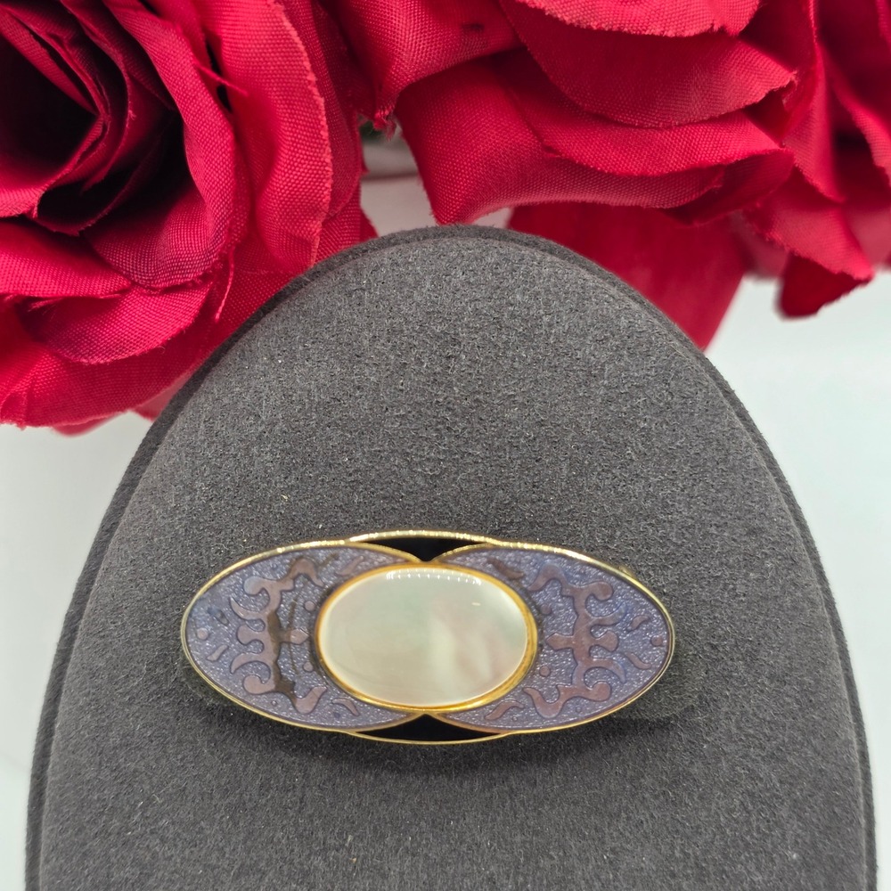 Isle of Skye Vintage‎ Mother of Pearl Enamel Gold Tone Oval Celtic Brooch Pin